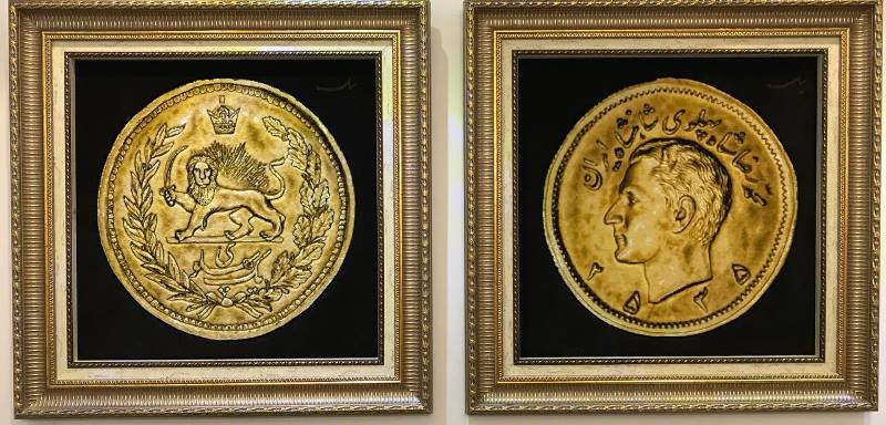 تابلو فرش تبریز سکه پهلوی در دو تابلوی مجزا
