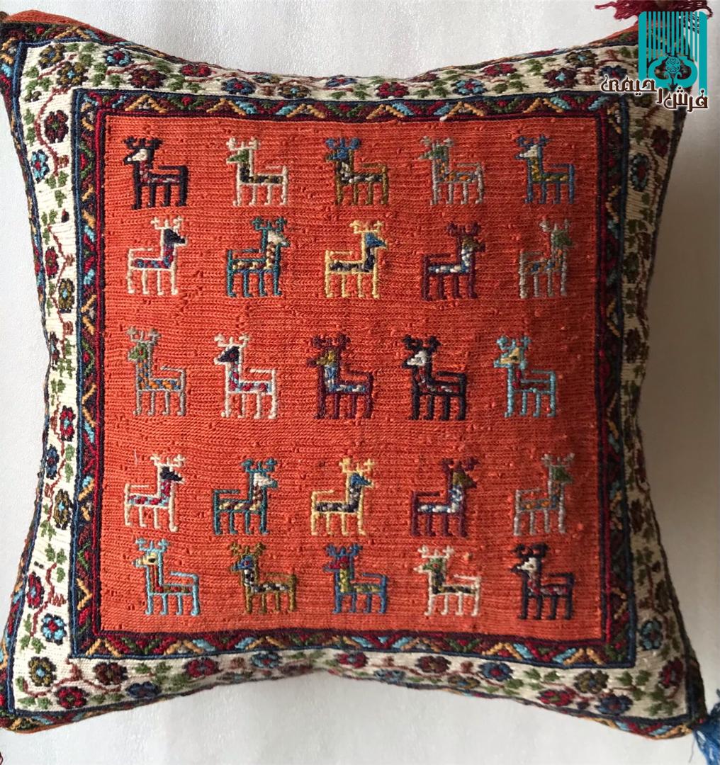 کوسن گلیم سوزنی طرح چراگاه