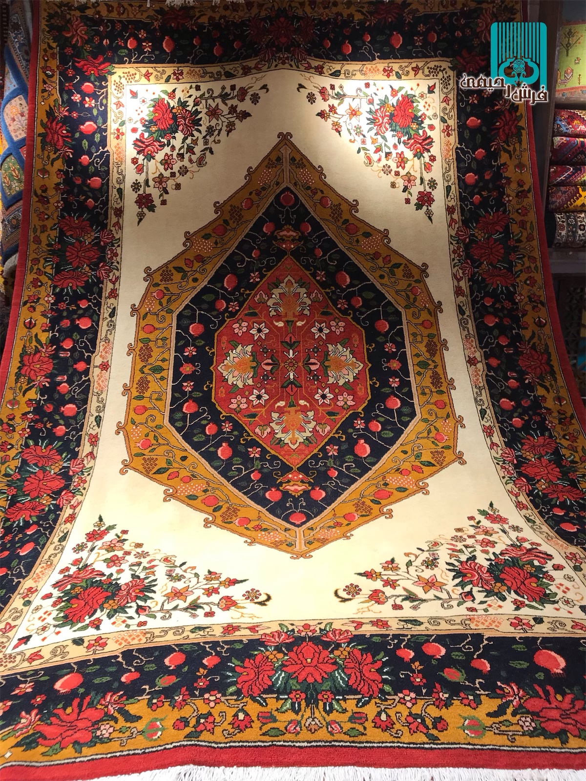 قالی هفت متری بختیاری طرح باغ انار