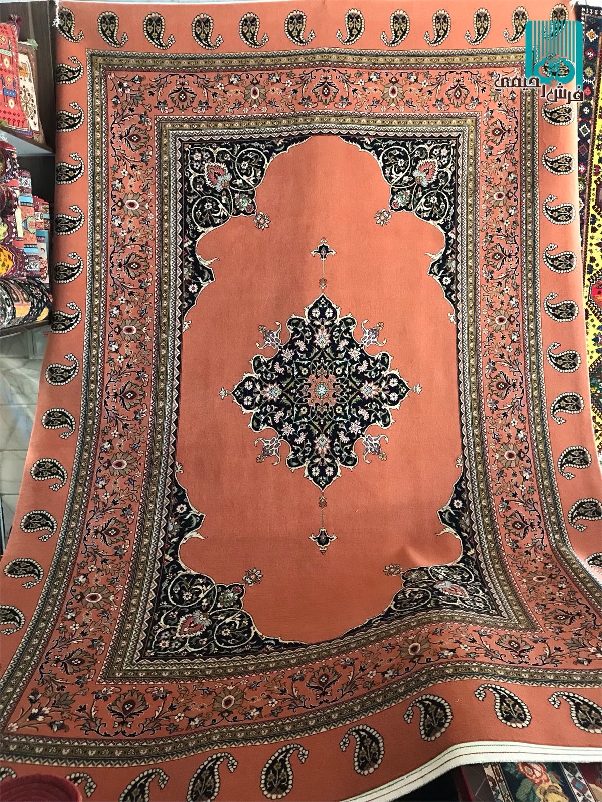 شش متری قم طرح ترنجی کف ساده با حاشیه جقه ای