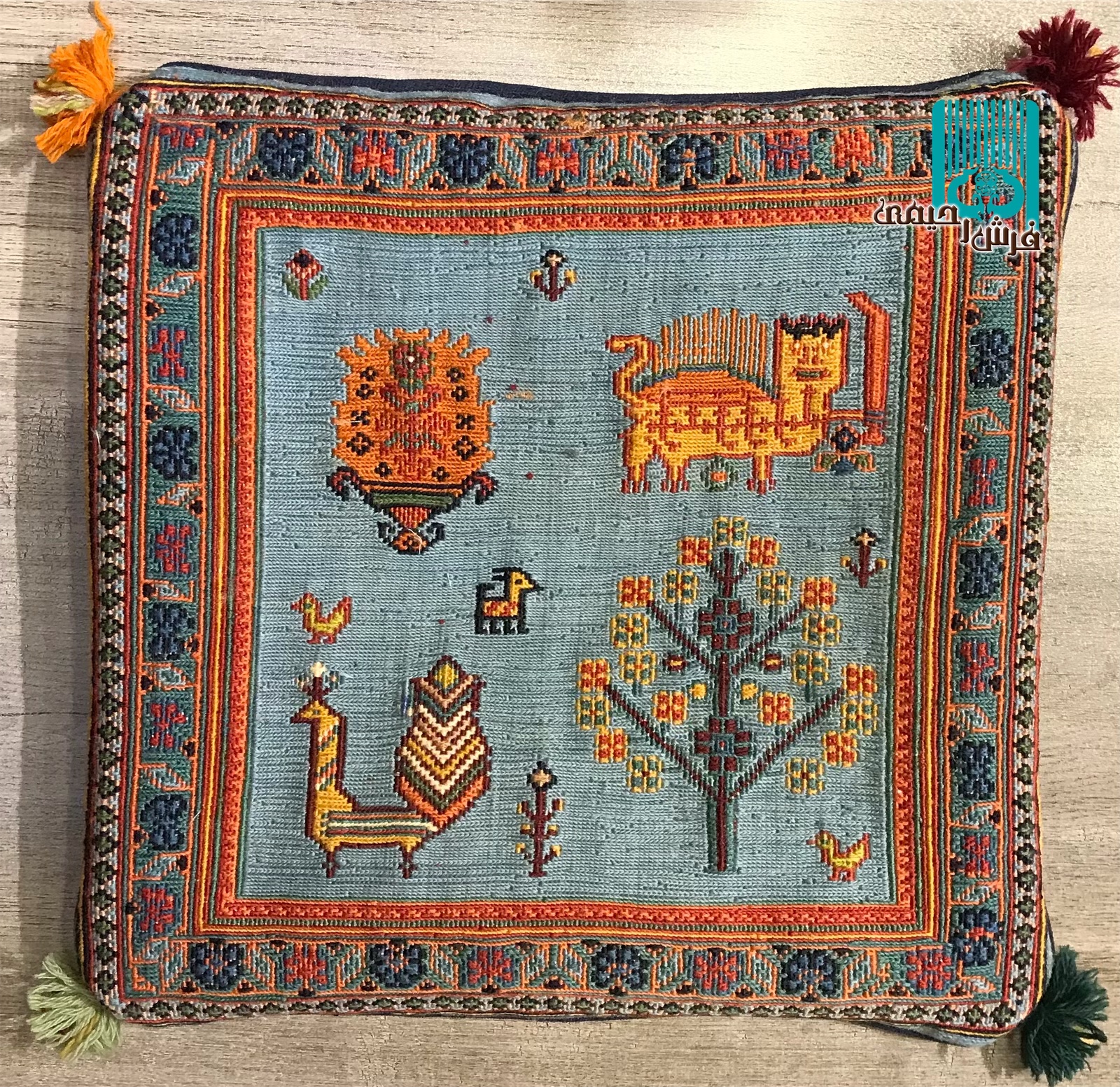 کوسن گلیم سوزنی سیرجانی طرح شیروخورشید