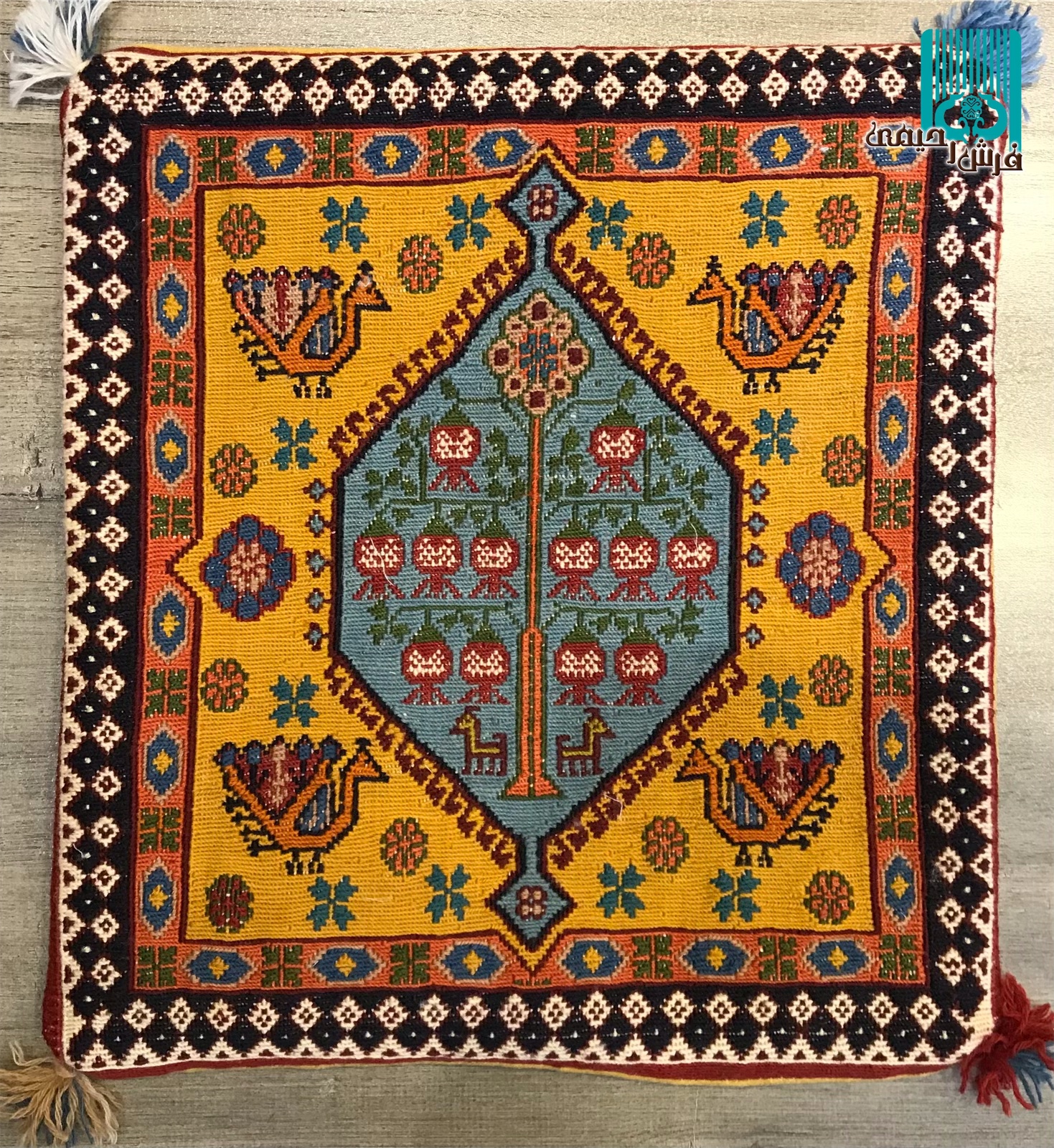 کوسن گلیم سوزنی سیرجان طرح درخت انار